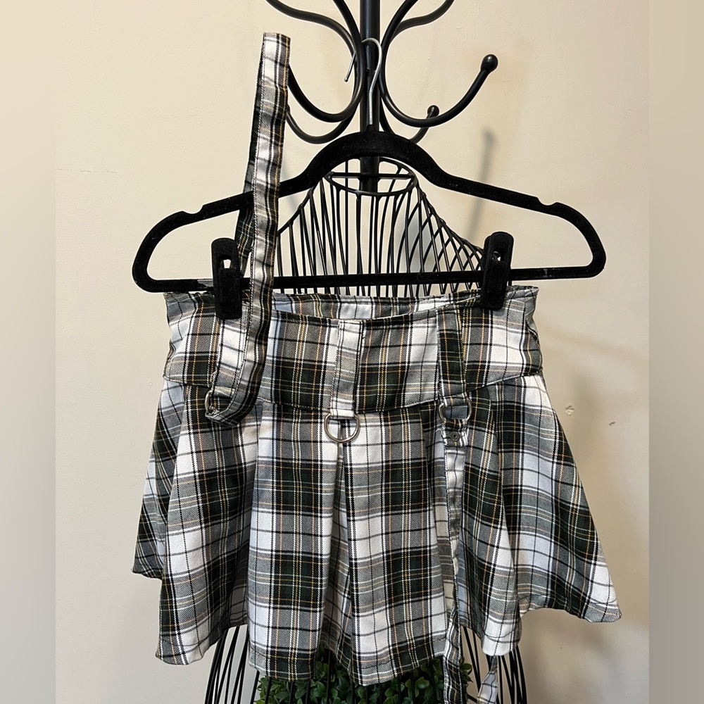 DOLLS KILL  pleated mini skirt.